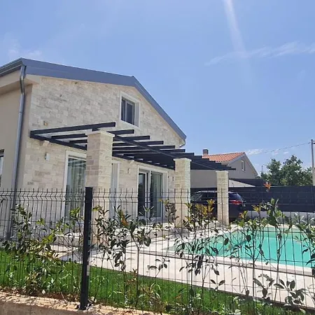Dominus With Swimming Pool