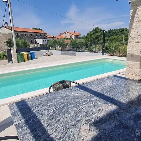 וילה Dominus With Swimming Pool